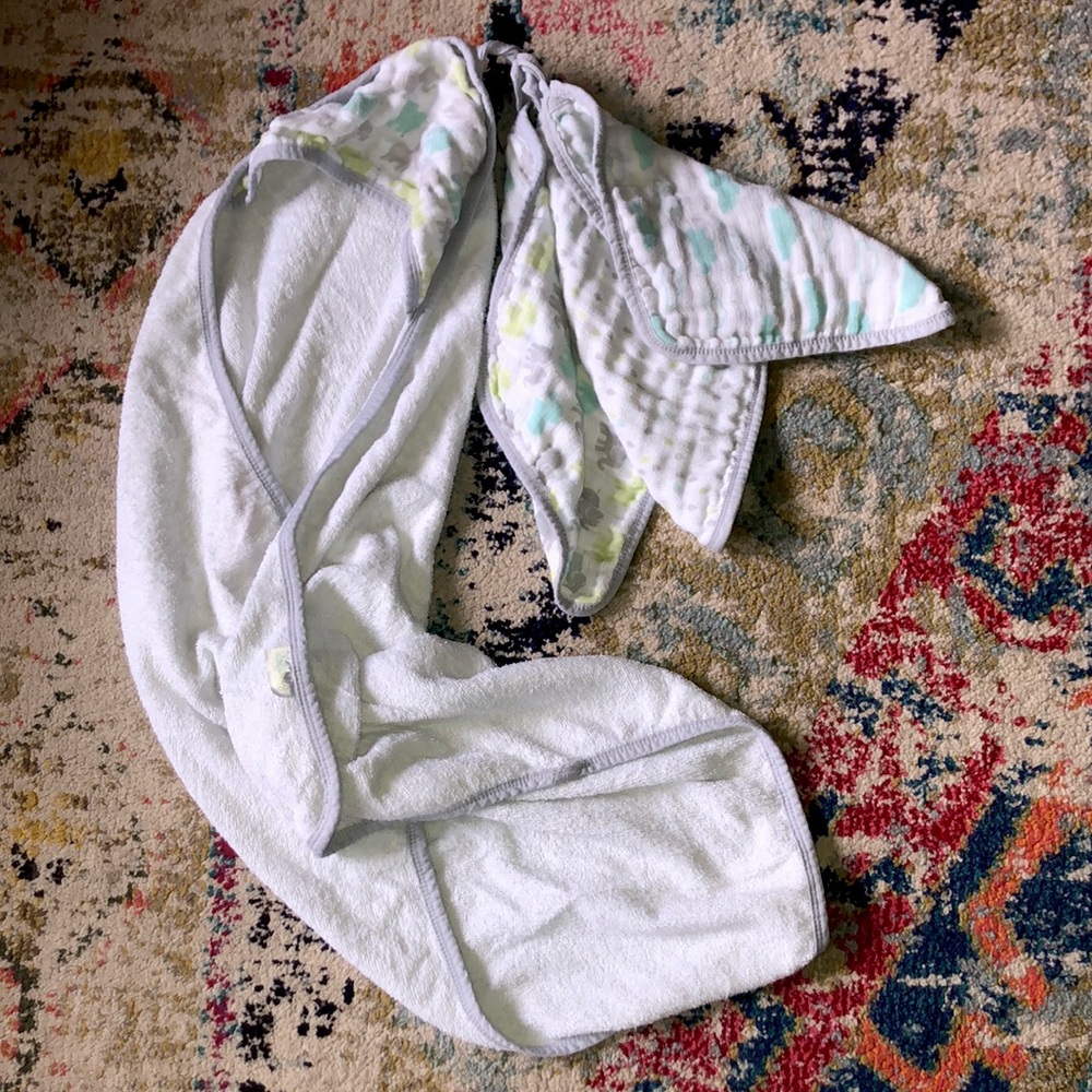 🧜🏼‍♀️3 for $15 item!🧜🏼‍♀️ ideal baby cotton/muslin hooded towel+3washcloths